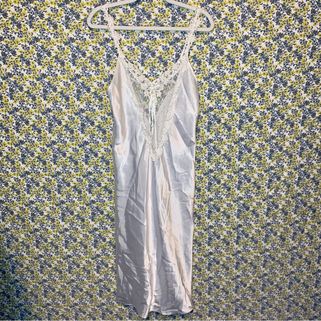 Silky Vintage Y2k White Gloria Vanderbilt Lace Slip Dress